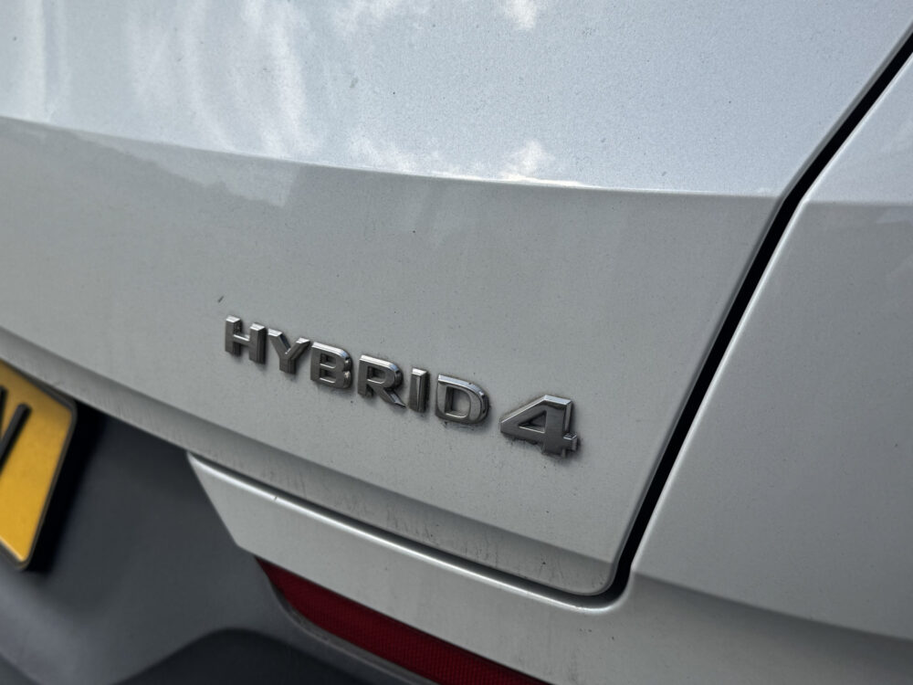 Opel Grandland X 1.6 Turbo Hybrid4 Ultimate 3