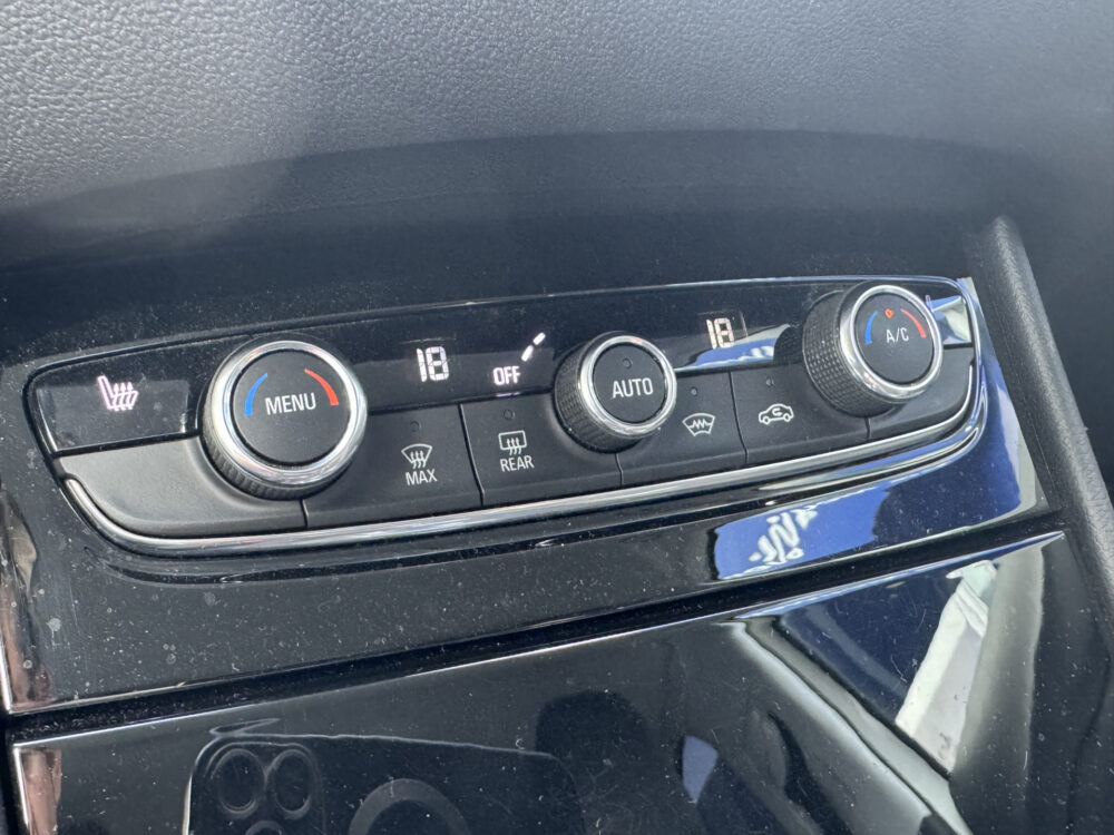Opel Grandland X 1.6 Turbo Hybrid4 Ultimate 7
