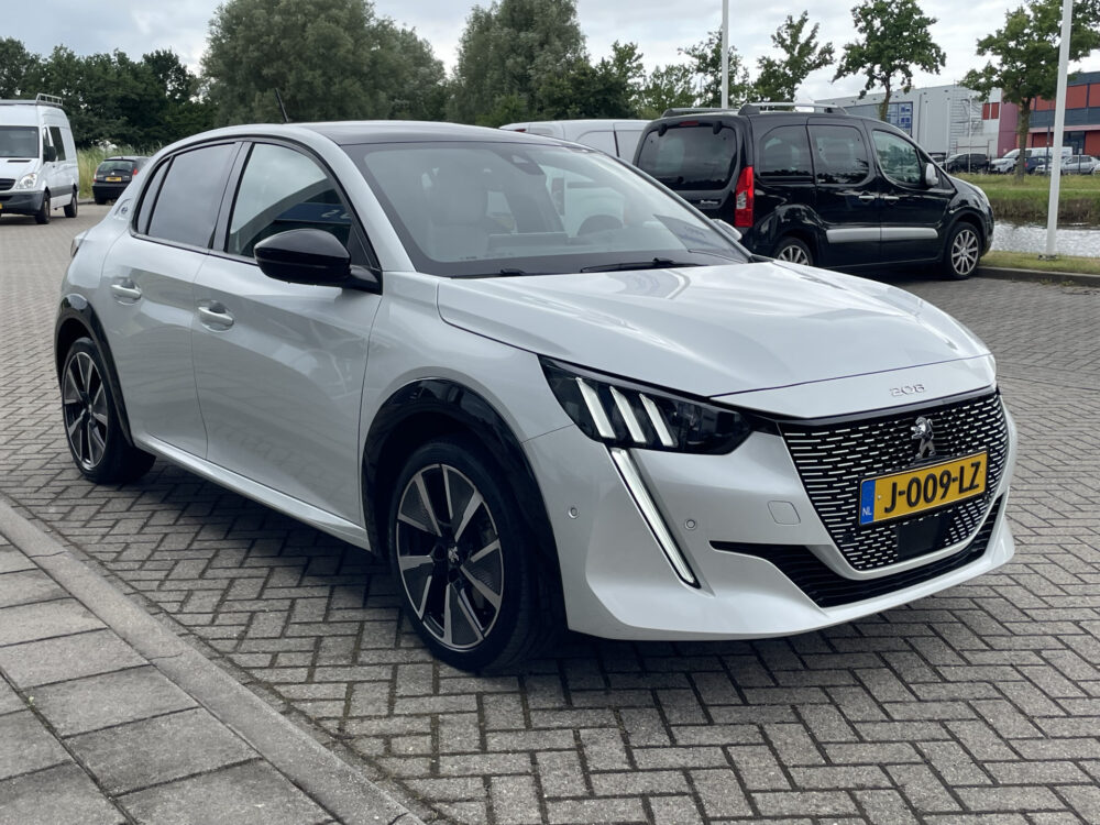 Peugeot e-208 EV GT 350 50 kWh 3