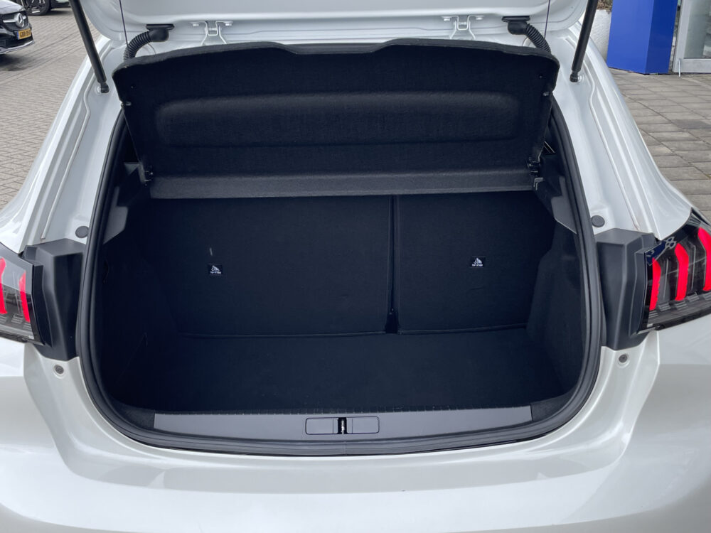 Peugeot e-208 EV GT 350 50 kWh 9