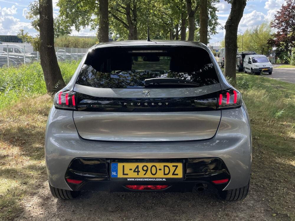 Peugeot 208 1.2 PureTech Allure Pack 7