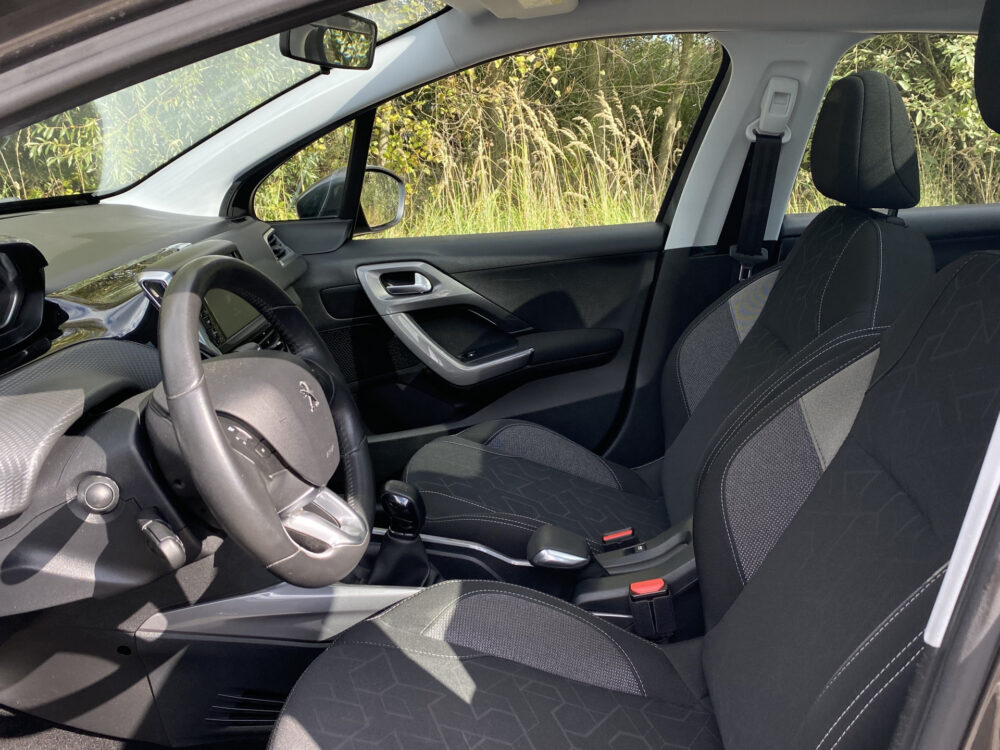 Peugeot 2008 1.2 PureTech Blue Lion 10
