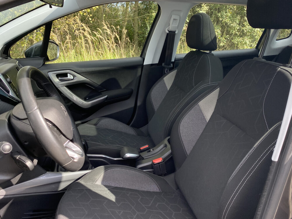 Peugeot 2008 1.2 PureTech Blue Lion 11