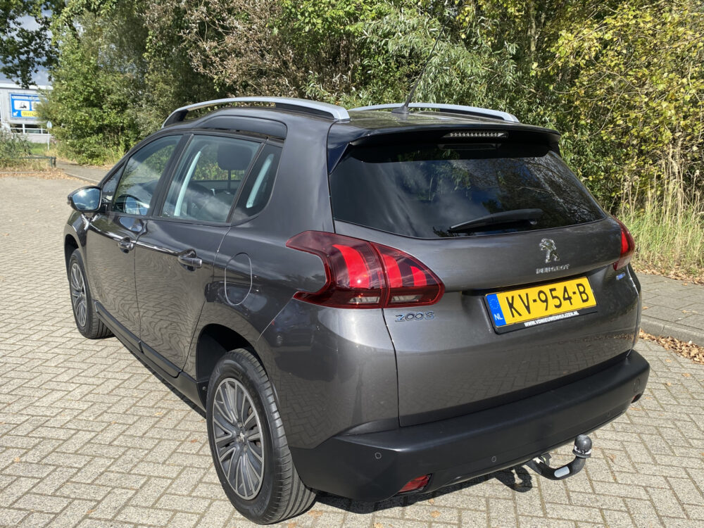 Peugeot 2008 1.2 PureTech Blue Lion 4