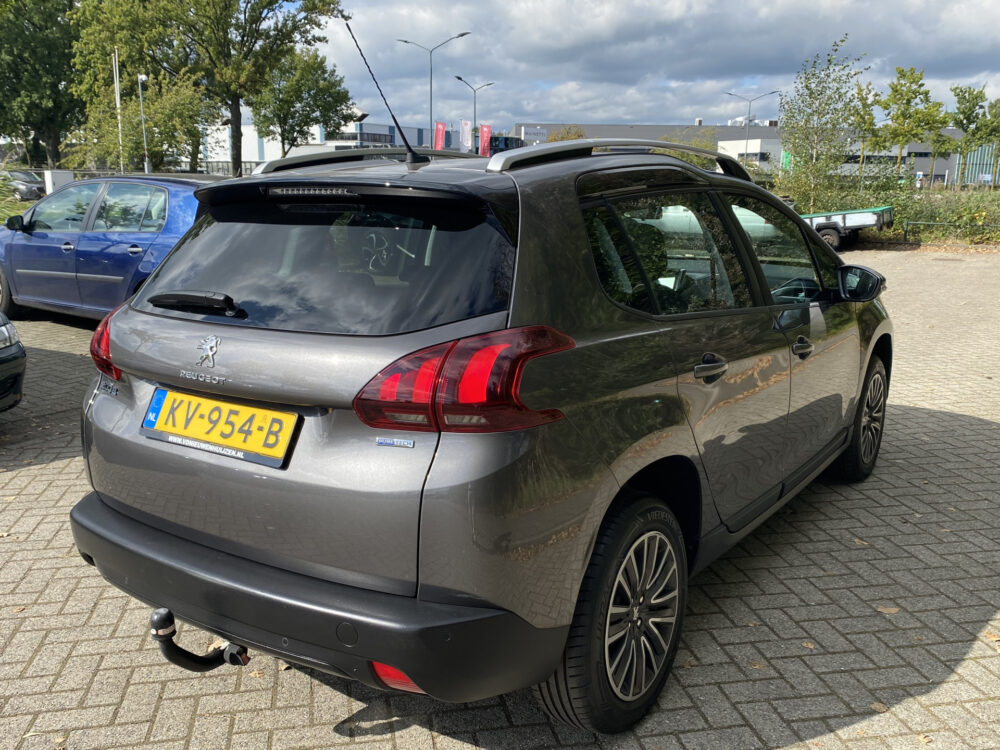 Peugeot 2008 1.2 PureTech Blue Lion 6