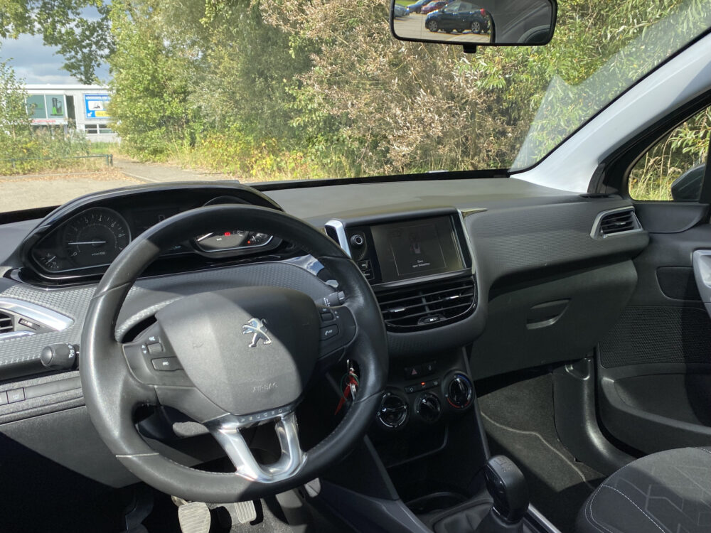 Peugeot 2008 1.2 PureTech Blue Lion 9