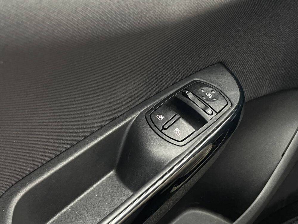 Opel Corsa 1.4 Favourite 12