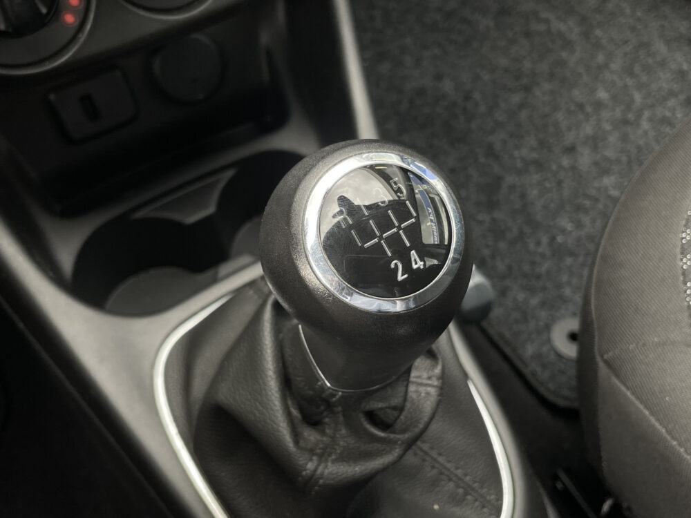 Opel Corsa 1.4 Favourite 13