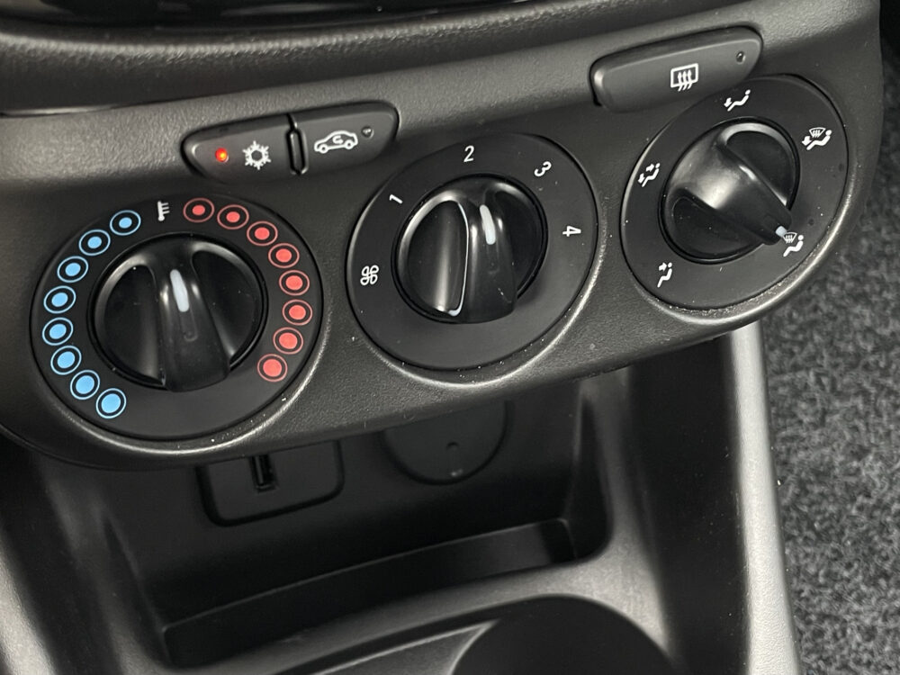 Opel Corsa 1.4 Favourite 14