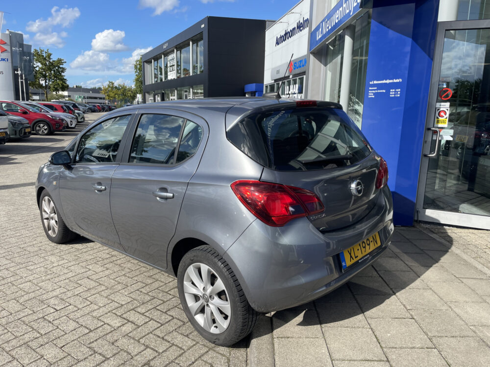 Opel Corsa 1.4 Favourite 2