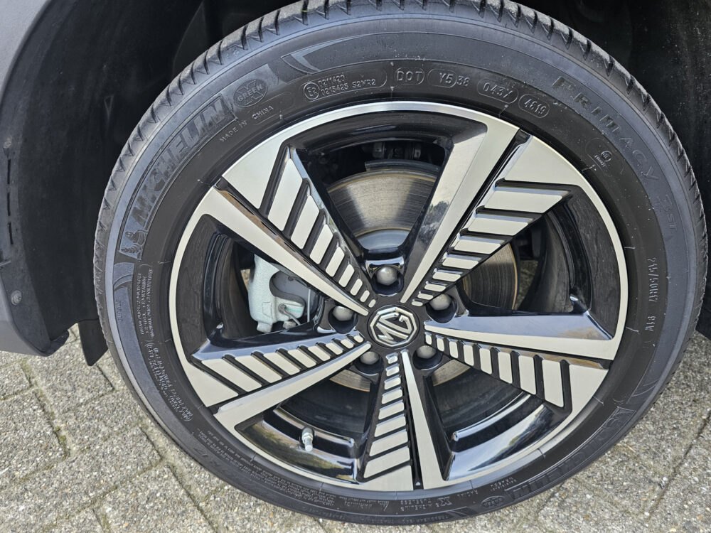 MG ZS EV Luxury 45 kWh 5