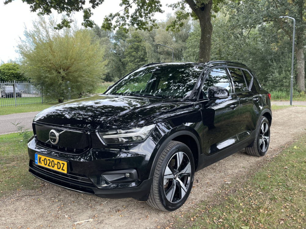 Volvo XC40 Recharge P8 AWD R-Design 1