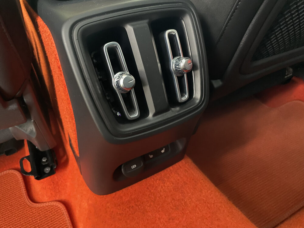 Volvo XC40 Recharge P8 AWD R-Design 12