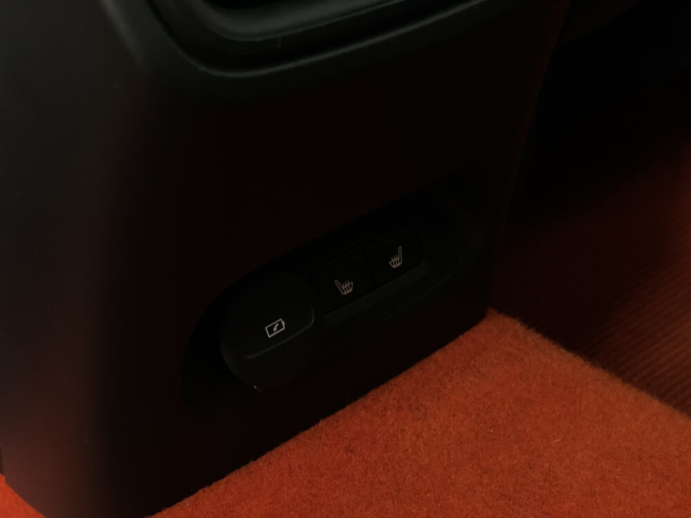 Volvo XC40 Recharge P8 AWD R-Design 13