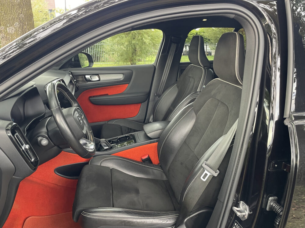 Volvo XC40 Recharge P8 AWD R-Design 17