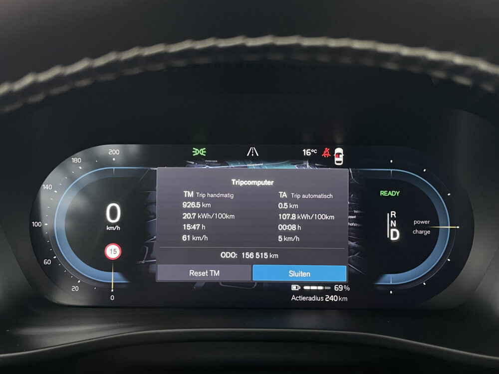 Volvo XC40 Recharge P8 AWD R-Design 32