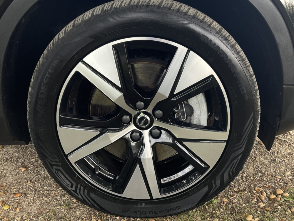 Volvo XC40 Recharge P8 AWD R-Design 4