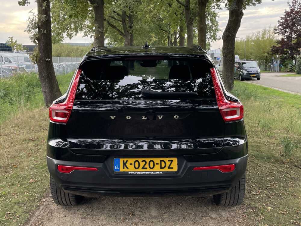 Volvo XC40 Recharge P8 AWD R-Design 6