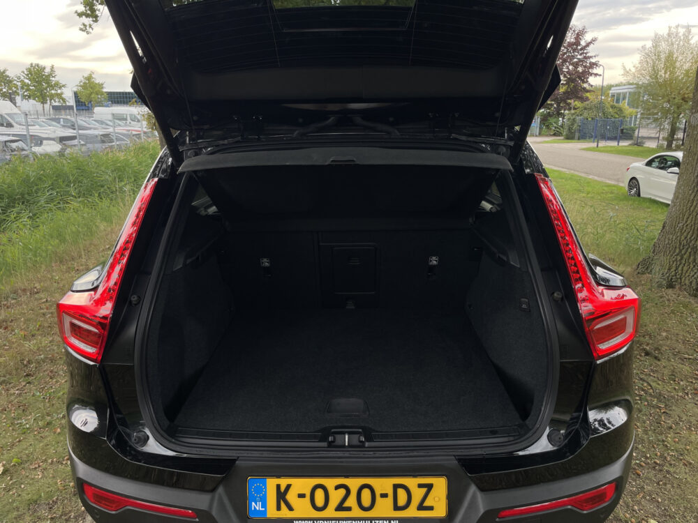 Volvo XC40 Recharge P8 AWD R-Design 8