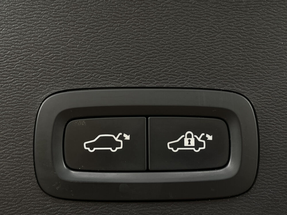 Volvo XC40 Recharge P8 AWD R-Design 9