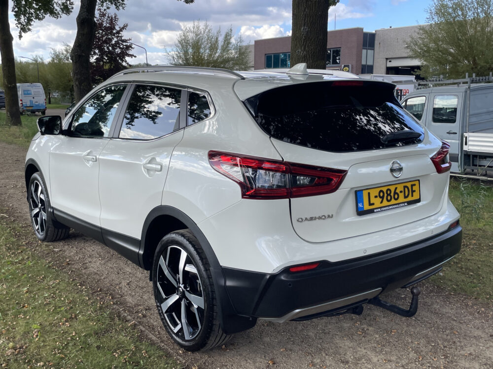 Nissan QASHQAI 1.3 DIG-T Tekna 6