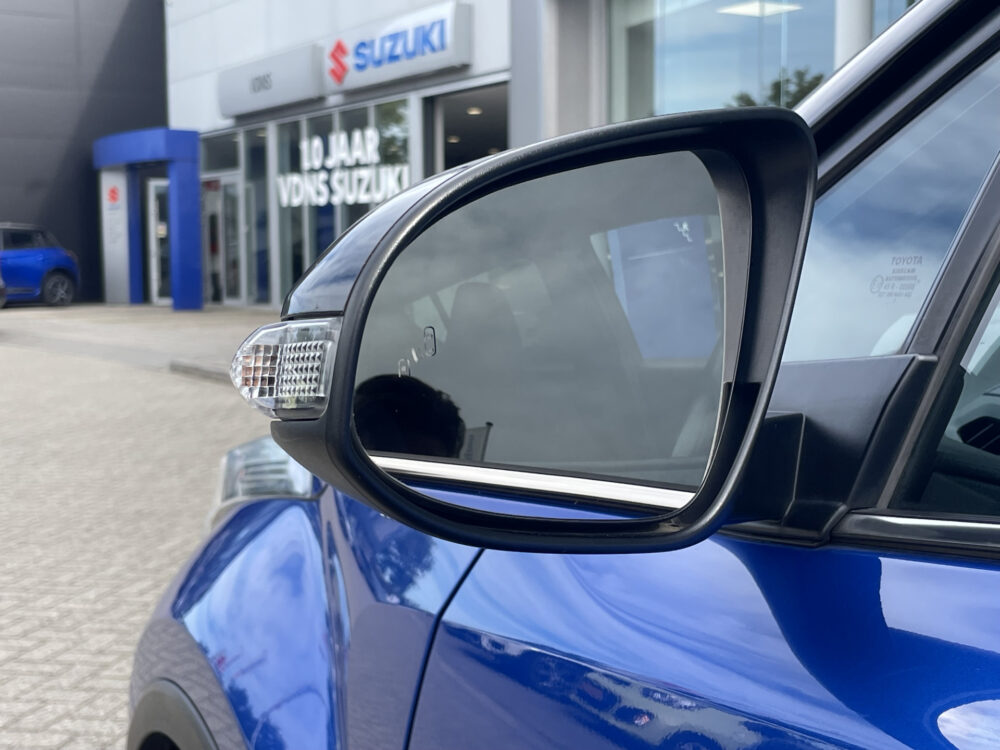 Toyota C-HR 1.8 Hybrid Bi-Tone 12