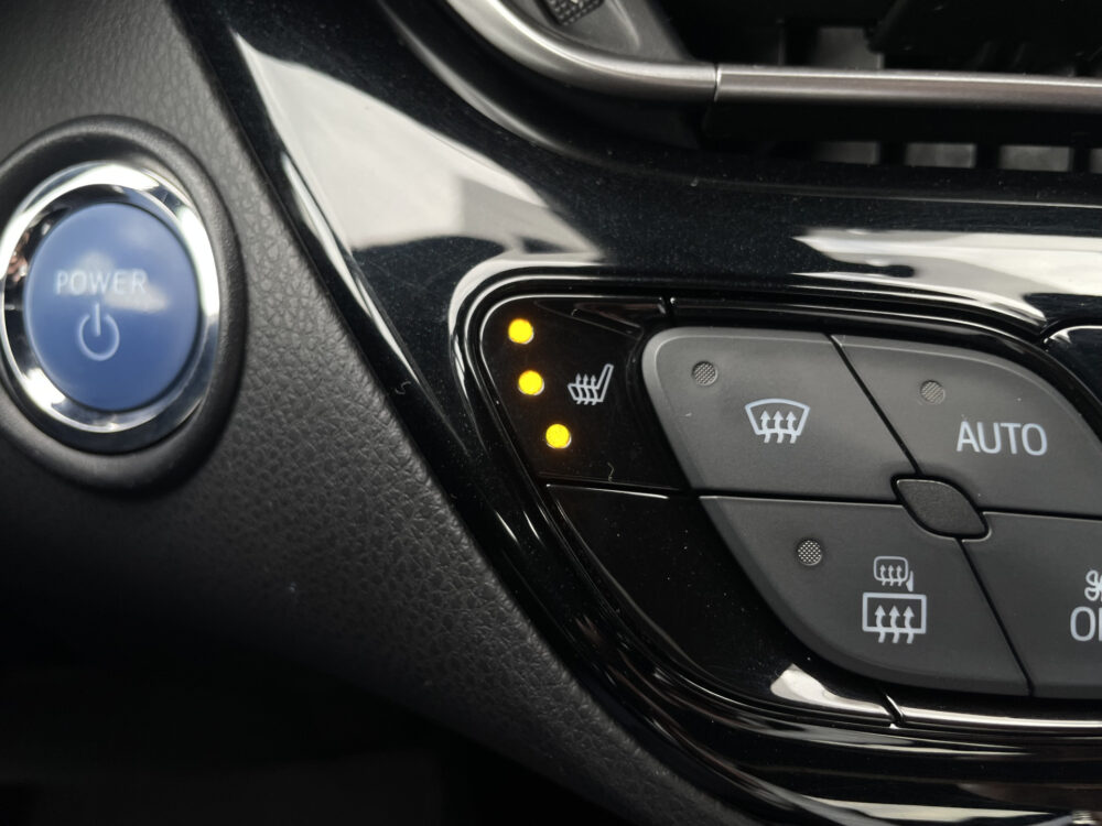 Toyota C-HR 1.8 Hybrid Bi-Tone 16