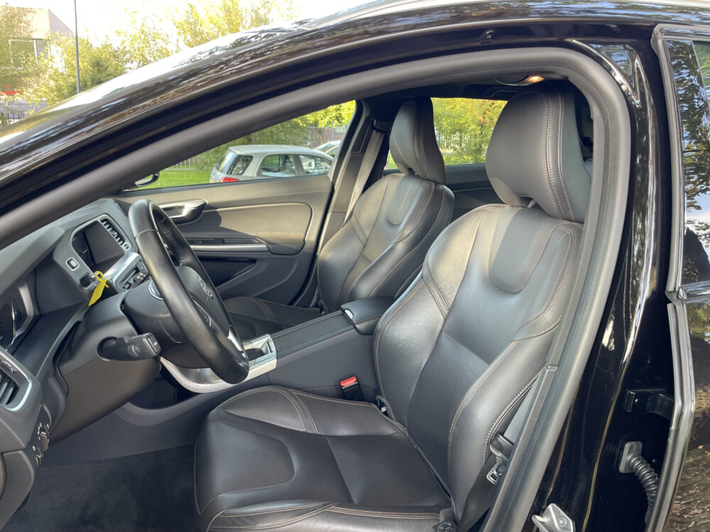 Volvo V60 Cross Country 2.0 T5 Polar+ 12
