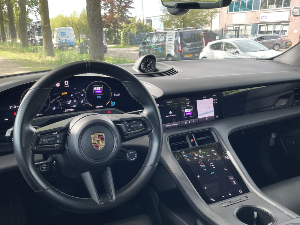 Porsche Taycan 79 kWh 12