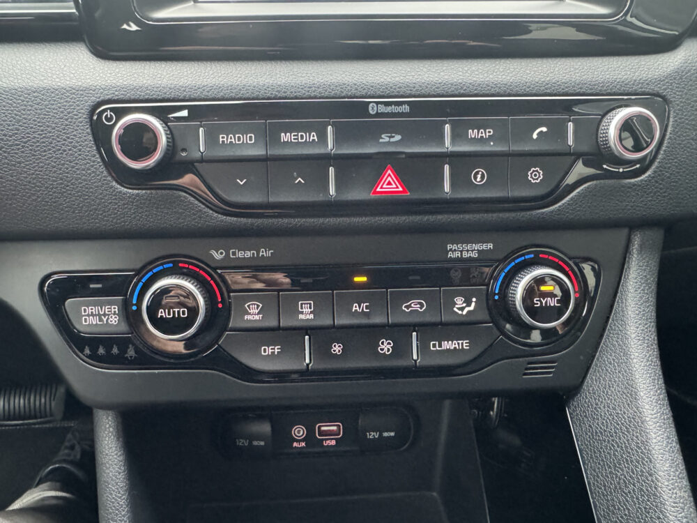 Kia Niro 1.6 GDi Hybrid First Edition 12