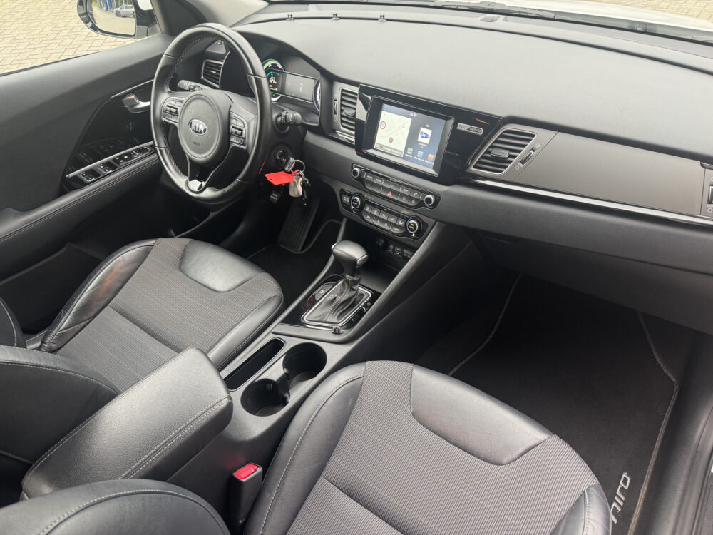 Kia Niro 1.6 GDi Hybrid First Edition 27