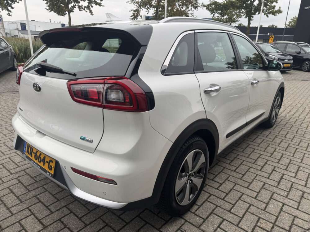 Kia Niro 1.6 GDi Hybrid First Edition 28