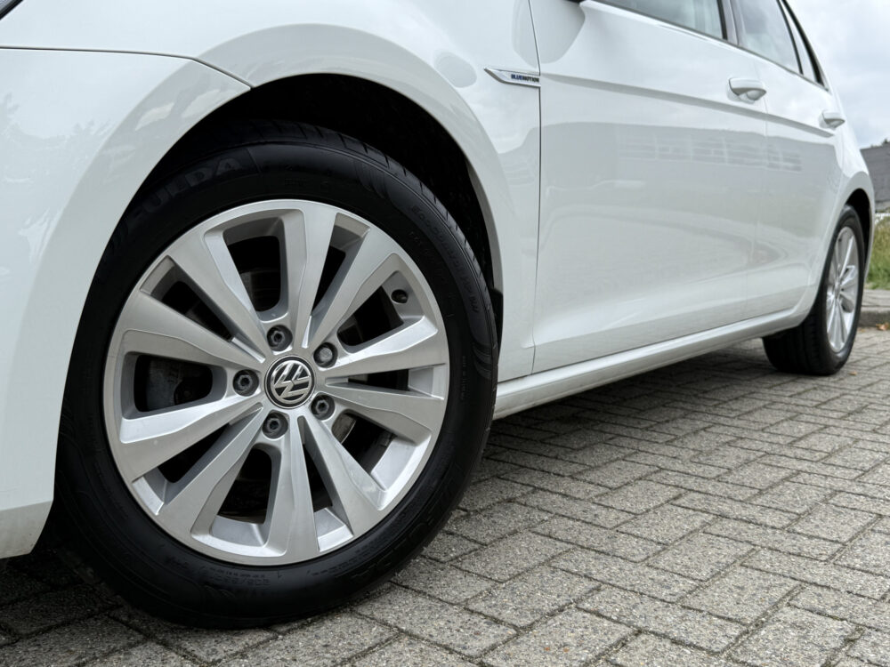 Volkswagen Golf 1.0 TSI Connected Series 10