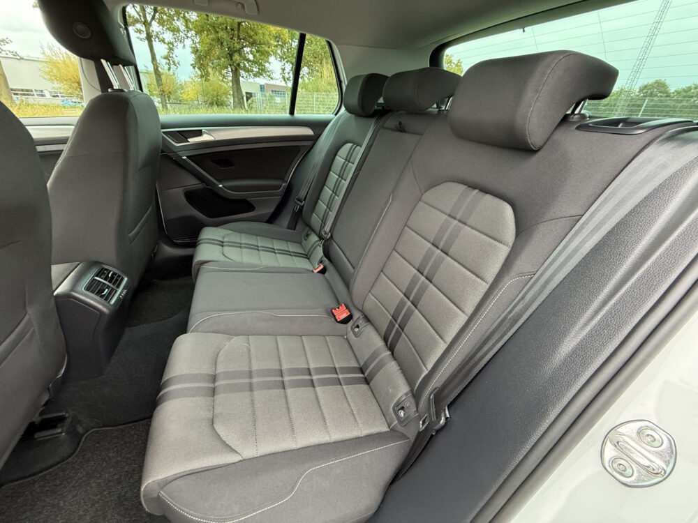 Volkswagen Golf 1.0 TSI Connected Series 13