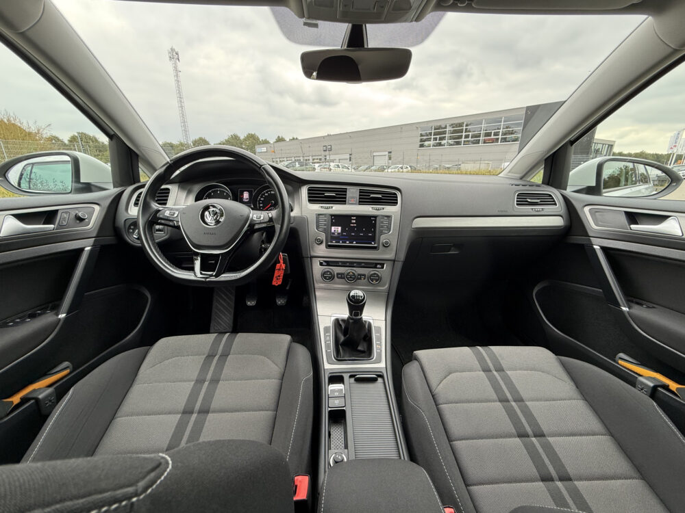 Volkswagen Golf 1.0 TSI Connected Series 15