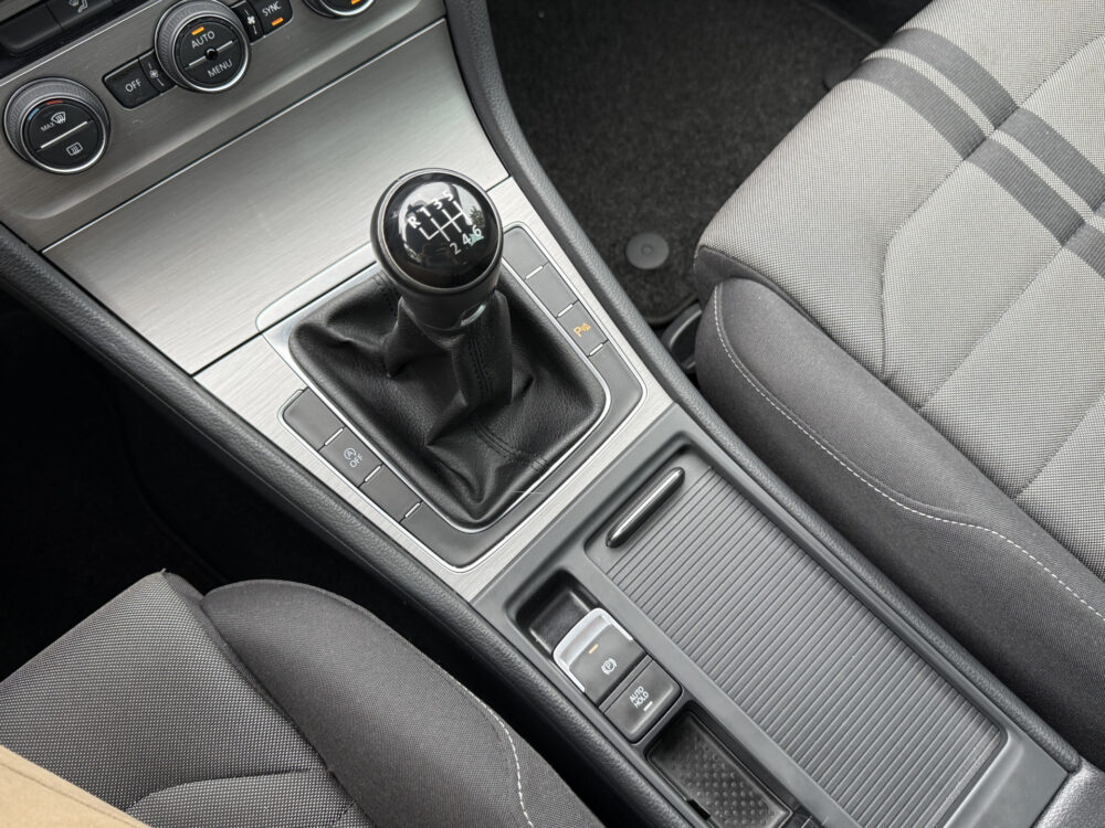 Volkswagen Golf 1.0 TSI Connected Series 23