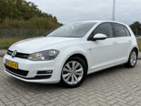 Volkswagen Golf 1.0 TSI Connected Series 29