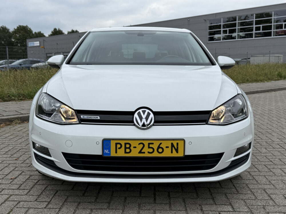Volkswagen Golf 1.0 TSI Connected Series 3