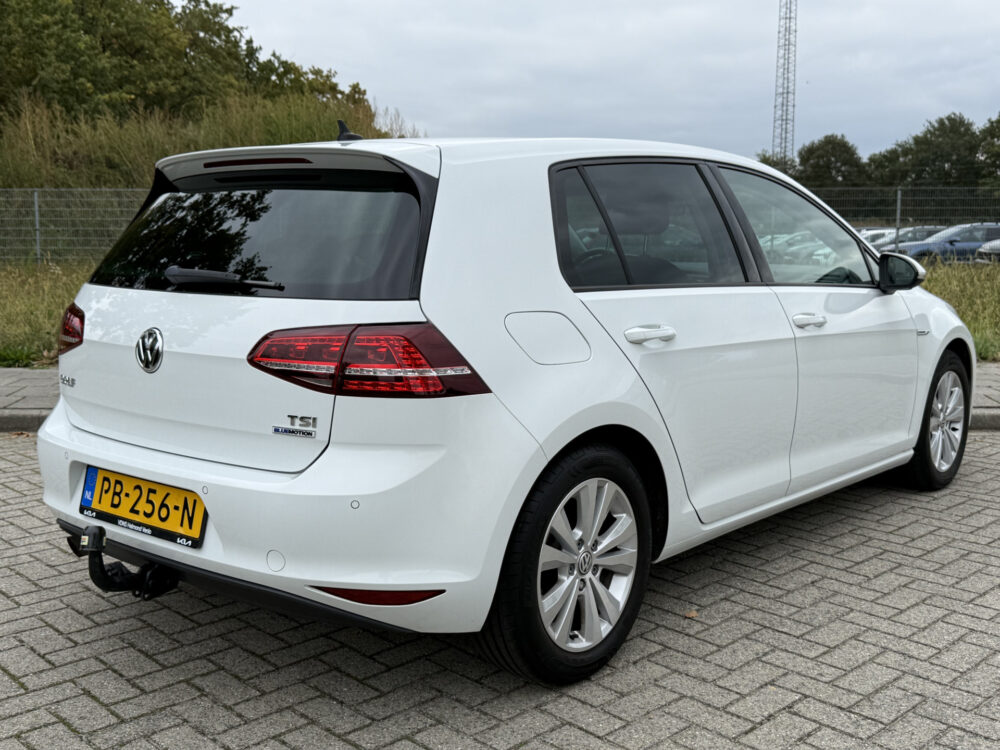 Volkswagen Golf 1.0 TSI Connected Series 6