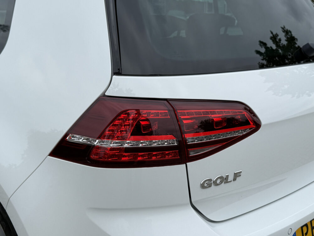 Volkswagen Golf 1.0 TSI Connected Series 8