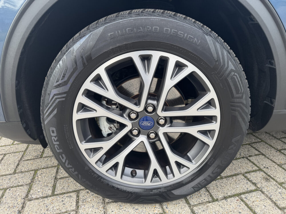 Ford Kuga 2.5 PHEV Titanium 8