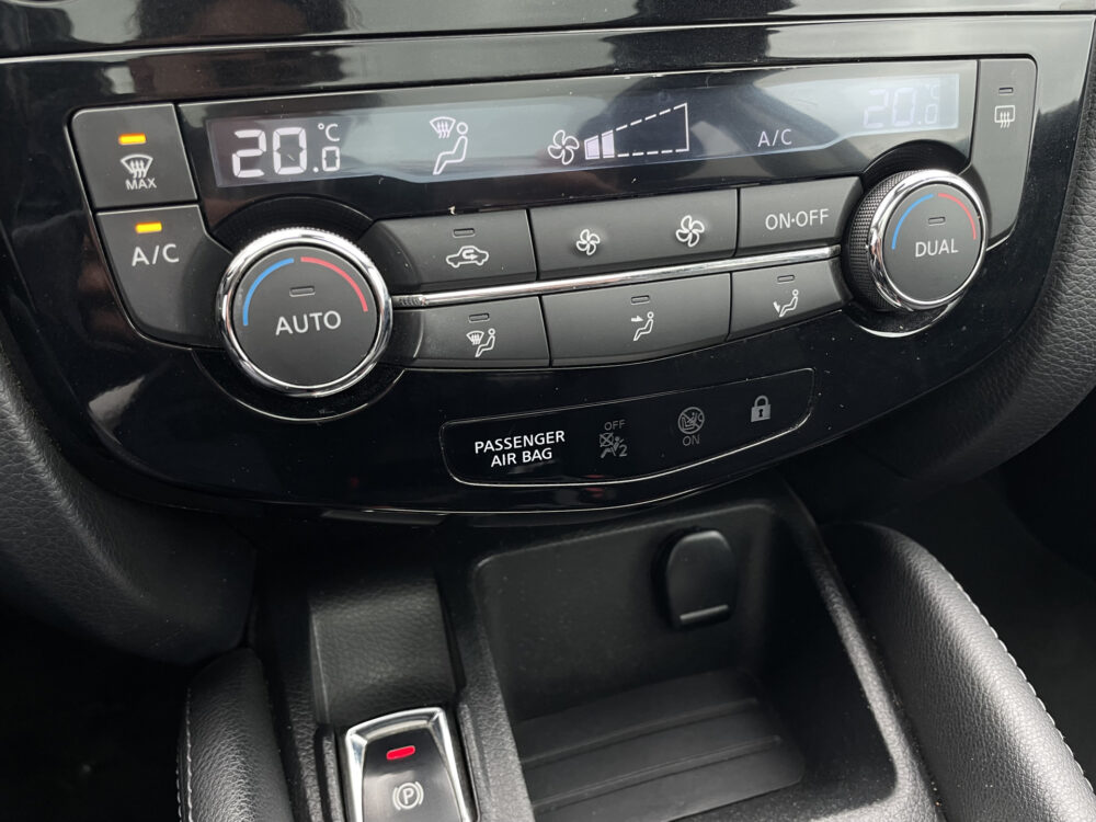 Nissan QASHQAI 1.6 N-Connecta 18