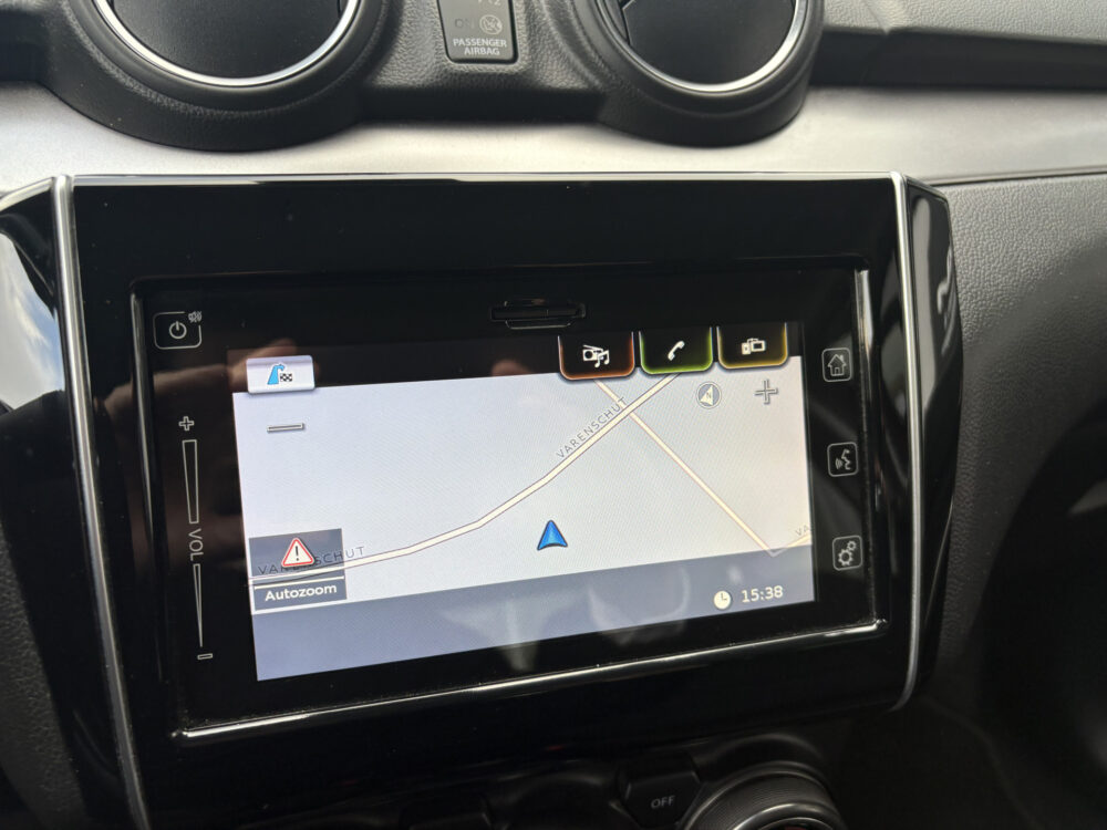 Suzuki Swift 1.2 Style Smart Hybrid 9