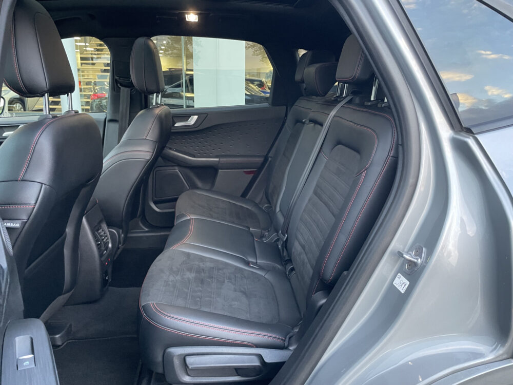 Ford Kuga 2.5 PHEV ST-Line X 12