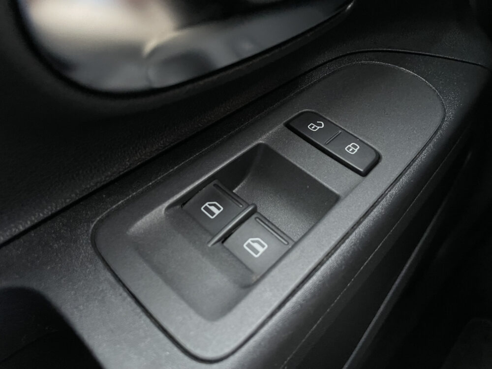 Volkswagen up! 1.0 move up! BlueMotion 11