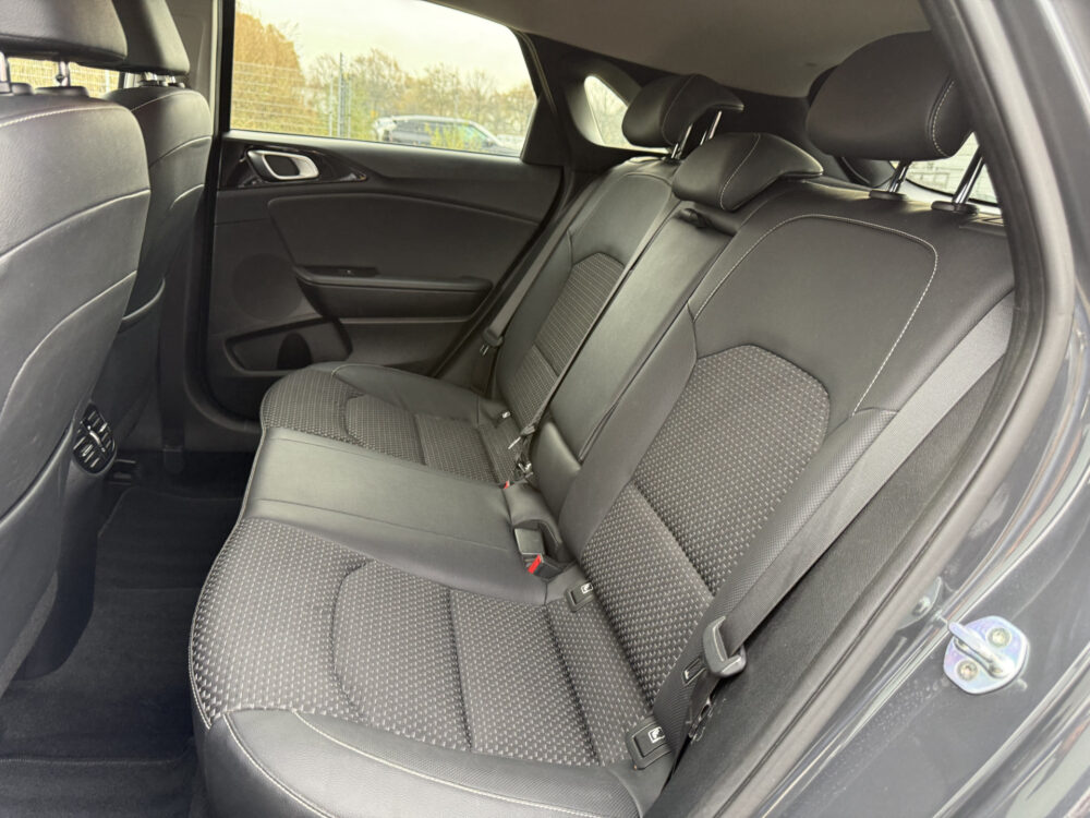 Kia Ceed 1.4 T-GDi DynamicPlusLine Automaat 12