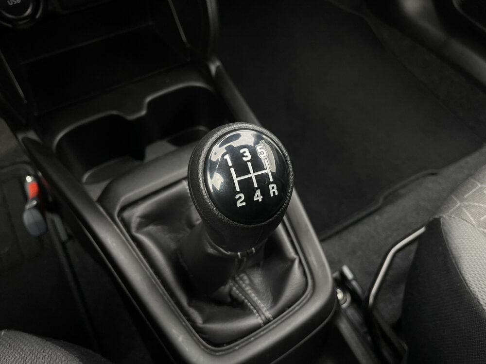 Suzuki Swift 1.2 Select Smart Hybrid 14