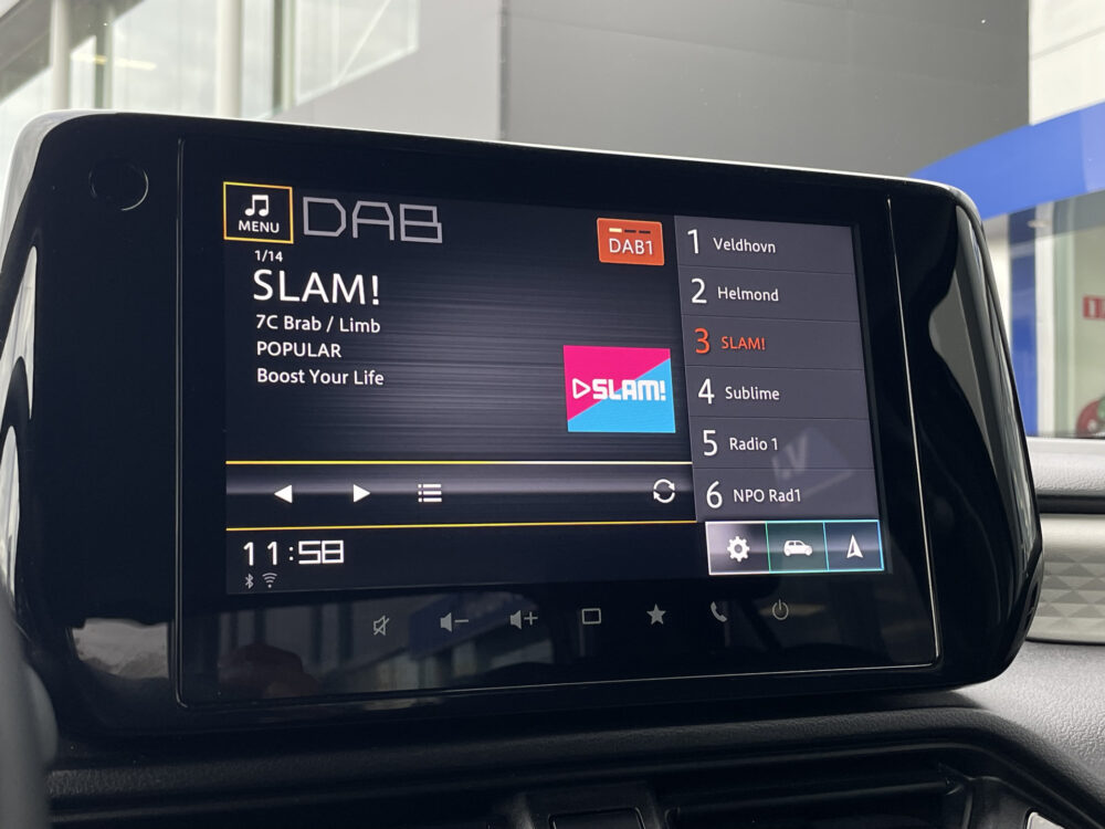 Suzuki Swift 1.2 Select Smart Hybrid 17