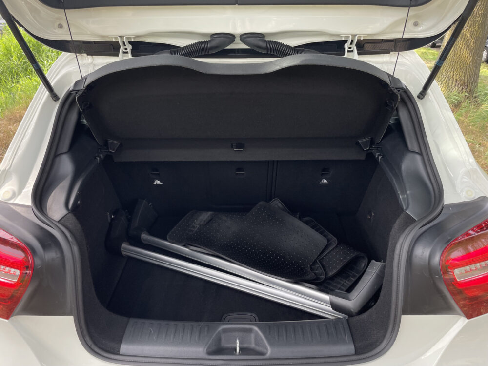 Mercedes-Benz A-Klasse 180 Ambition 8