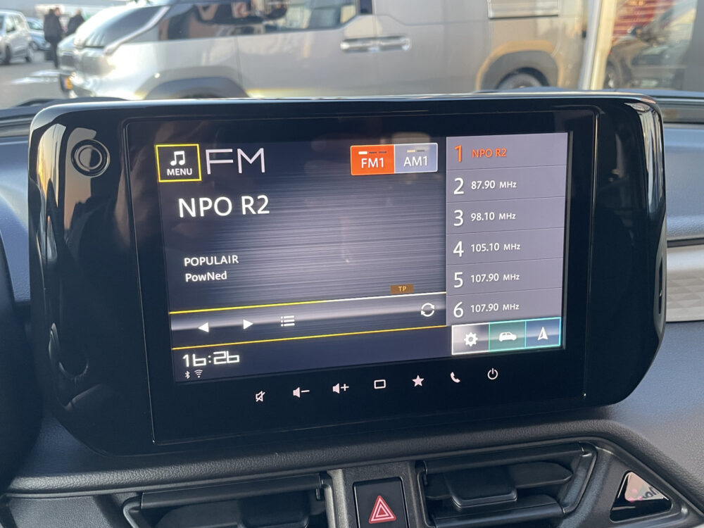 Suzuki Swift 1.2 Select Smart Hybrid 19